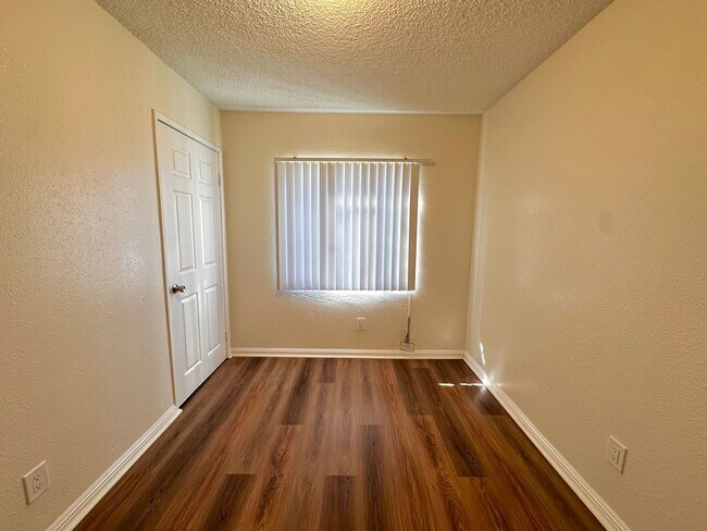 Building Photo - 15Central