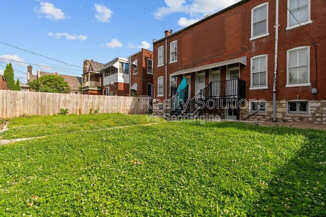 Building Photo - 2042 Russell Blvd