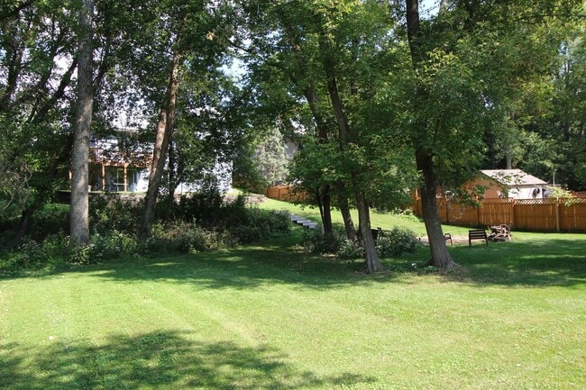 Building Photo - Entertainers dream in the heart of Eden Prairie! 3000+sf, updated, beautiful yard!!
