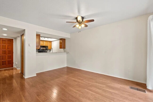 Building Photo - 2 Bedroom Condo with Boat Slip in Bigfork