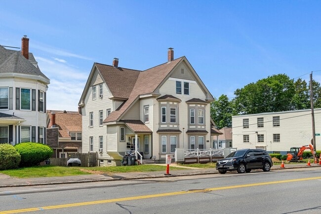 Building Photo - 494-496 Main St