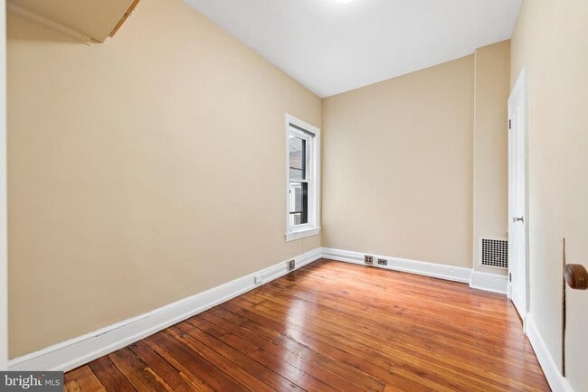 Building Photo - 2218 Locust St