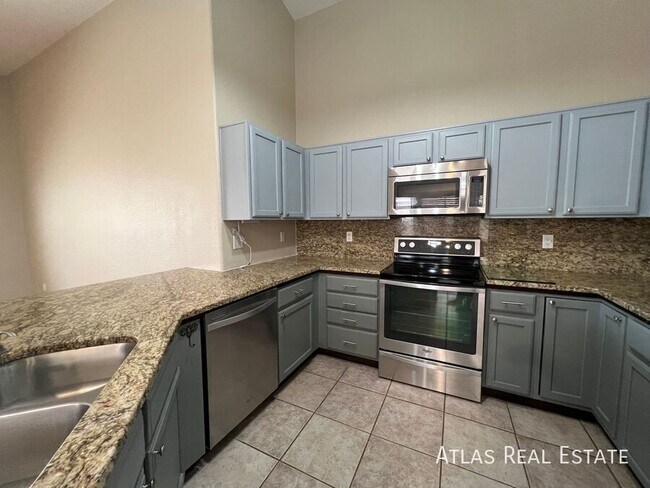 Building Photo - 3028 S Elinore Dr
