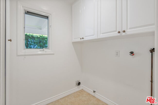 Building Photo - 5496 Katherine Ave