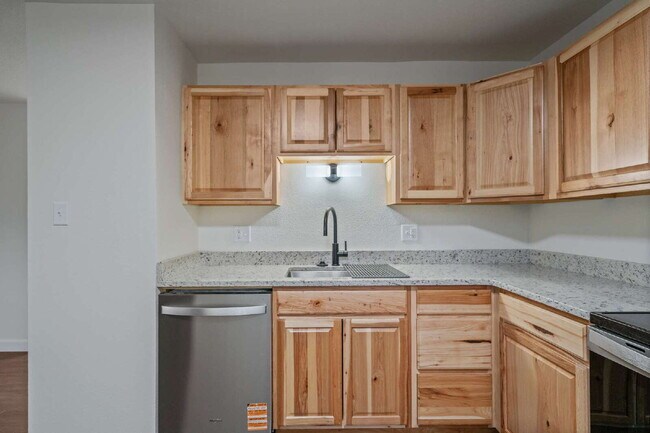 Building Photo - Completely renovated two bedroom!