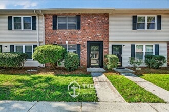 Building Photo - Comfortable Living Near Greenway Access