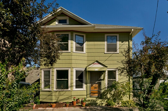 Unit is on the top floor of this charming historic home. - 4118 SW View Point Ter