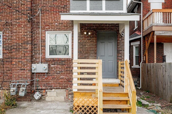 Building Photo - 960 S Ohio Ave