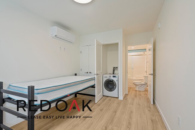 Building Photo - Bright and Airy One Bedroom Featuring a Sp...