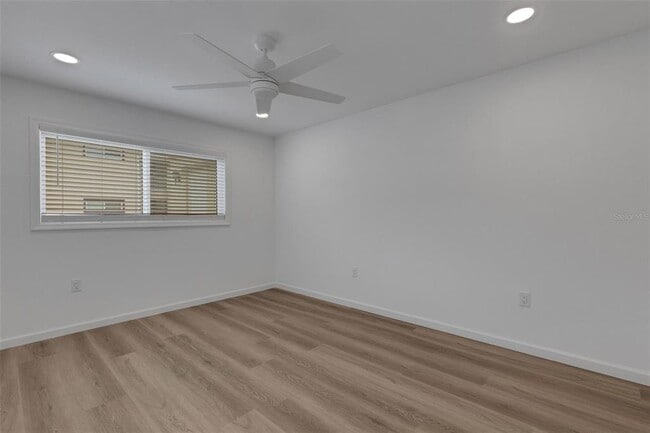 Building Photo - 2826 W Rainbow Cir