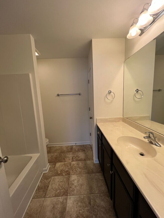 Building Photo - SAYLOR'S WATCH - 3 Bedroom Townhome in Mon...