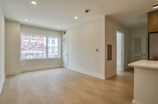 Building Photo - 303 Madison St