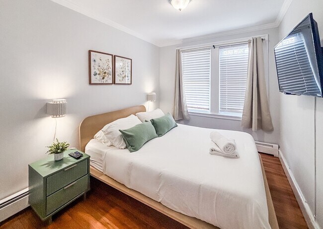 Building Photo - 65-67-67 St James Cir