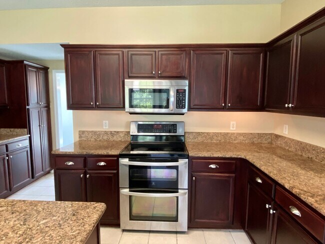 Building Photo - Beautiful 4 Bedroom Home In Hunter's Creek