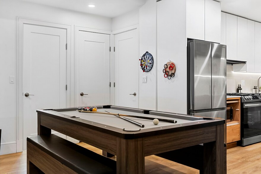 Building Photo - 1566 Beacon St