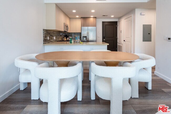 Building Photo - 1070 S Bedford St