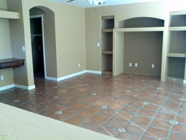 Building Photo - 6423 W Villa Linda Dr
