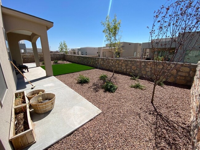 Building Photo - East El Paso 4 bed/ 2.5 Bath Refrig A/C
