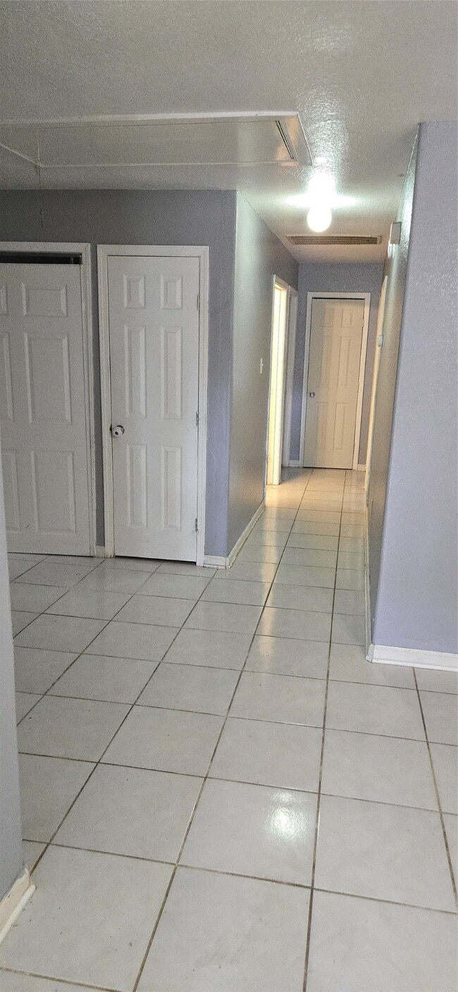 Building Photo - 11807 Greenmesa Dr