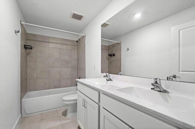 Building Photo - 6001 Woods Edge Cir