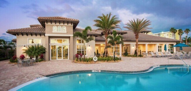 Building Photo - 925 Banyan Dr