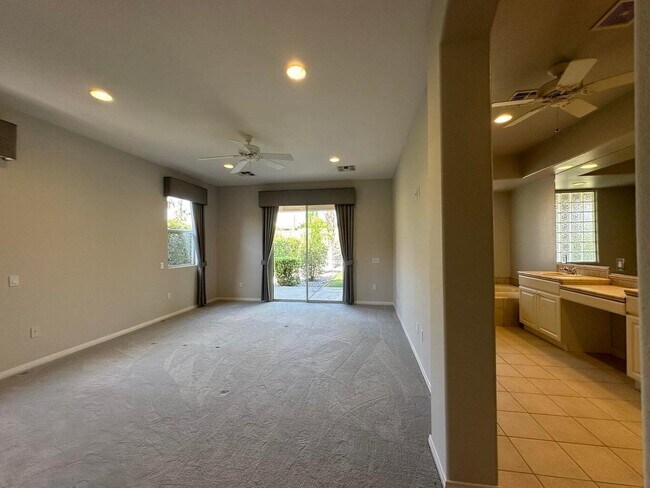 Building Photo - 40589 Palm Ct
