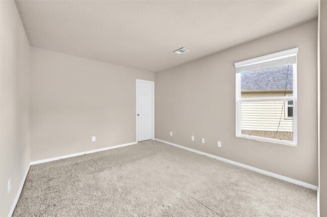 Building Photo - 3007 Apple Dale Dr
