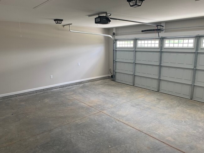 Building Photo - 150 Daffodil Ct
