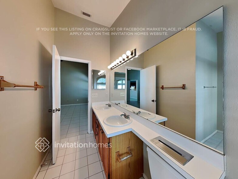 Building Photo - 1369 Tindaro Dr