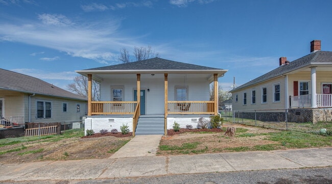 Building Photo - 21 Maple Ave