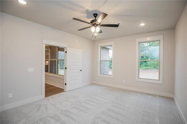 Building Photo - 1371 Padova Ave