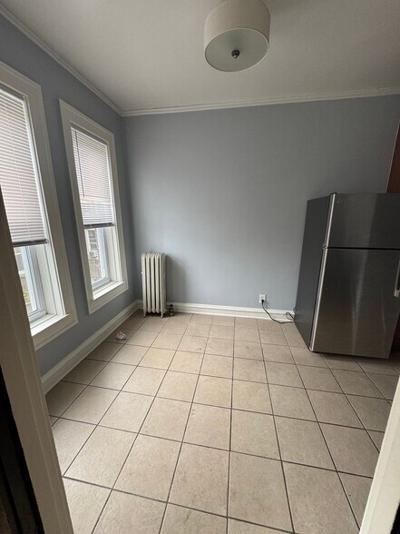 Building Photo - 5021 N Damen Ave