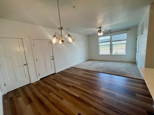 Building Photo - Lovely Condo Located In Saratoga Springs, UT