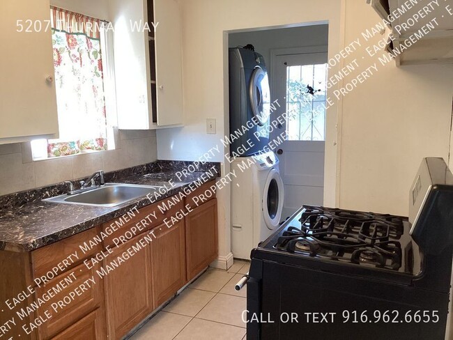 Building Photo - Cute 1 Bedroom 1 Bath Half Plex Close to S...