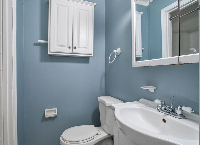 Building Photo - Stunning 3 Bedroom Home AVAILABLE NOW!