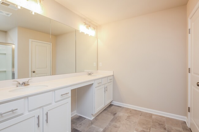 Building Photo - 3421 Sugarberry Dr