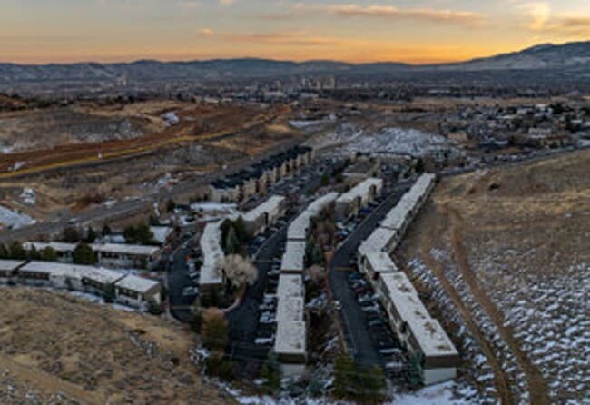 Building Photo - FULLY FURNISHED home available now.