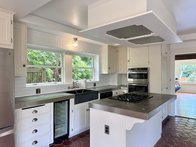 Building Photo - Meticulously Restored 1920s Craftsman on a Private, Hedged Lot | Pet Friendly!