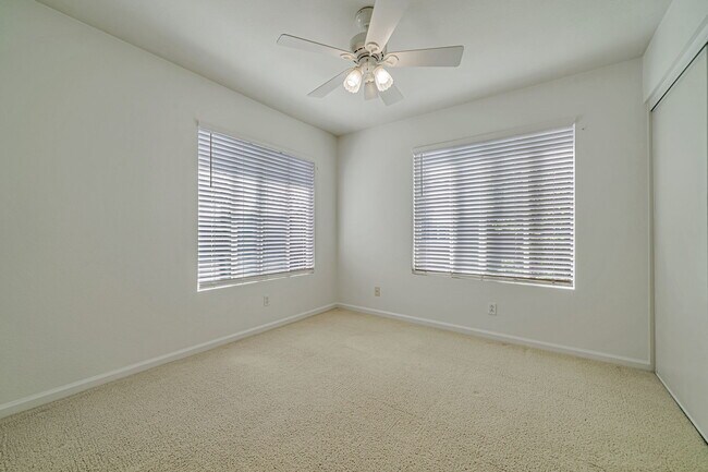 Building Photo - 4902 Hibernia Dr