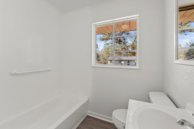 Building Photo - Newly Renovated 3 Bedroom 2 Bath Home Available Now! MOVE-IN SPECIAL: Get your FIRST MONTH'S rent...