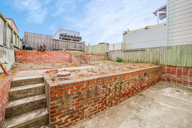 Building Photo - 1714 44th Ave