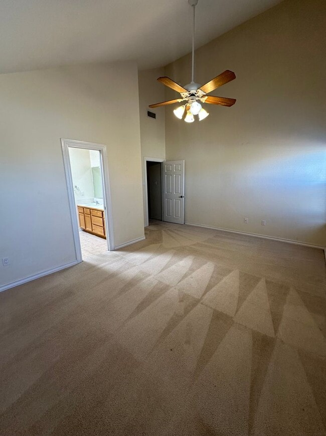 Building Photo - 2 Bed Home Plus Office Space! In Zia School District