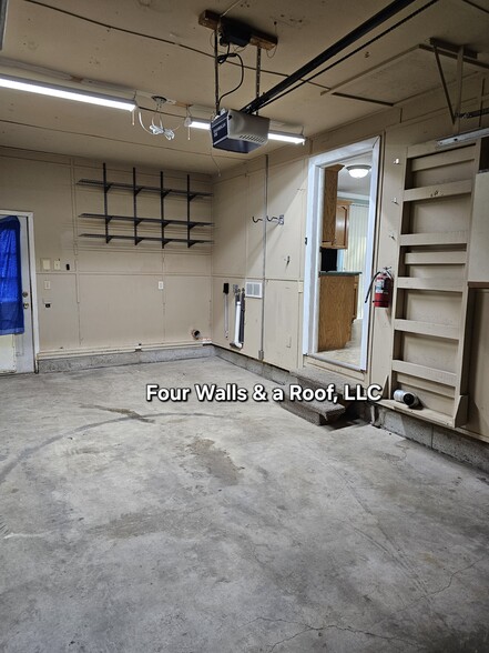 Garage - 9623 E 32nd St S