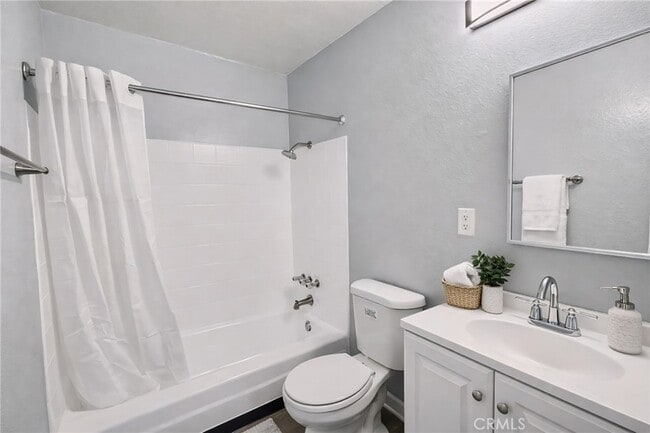 Building Photo - 815 N Rose Ave