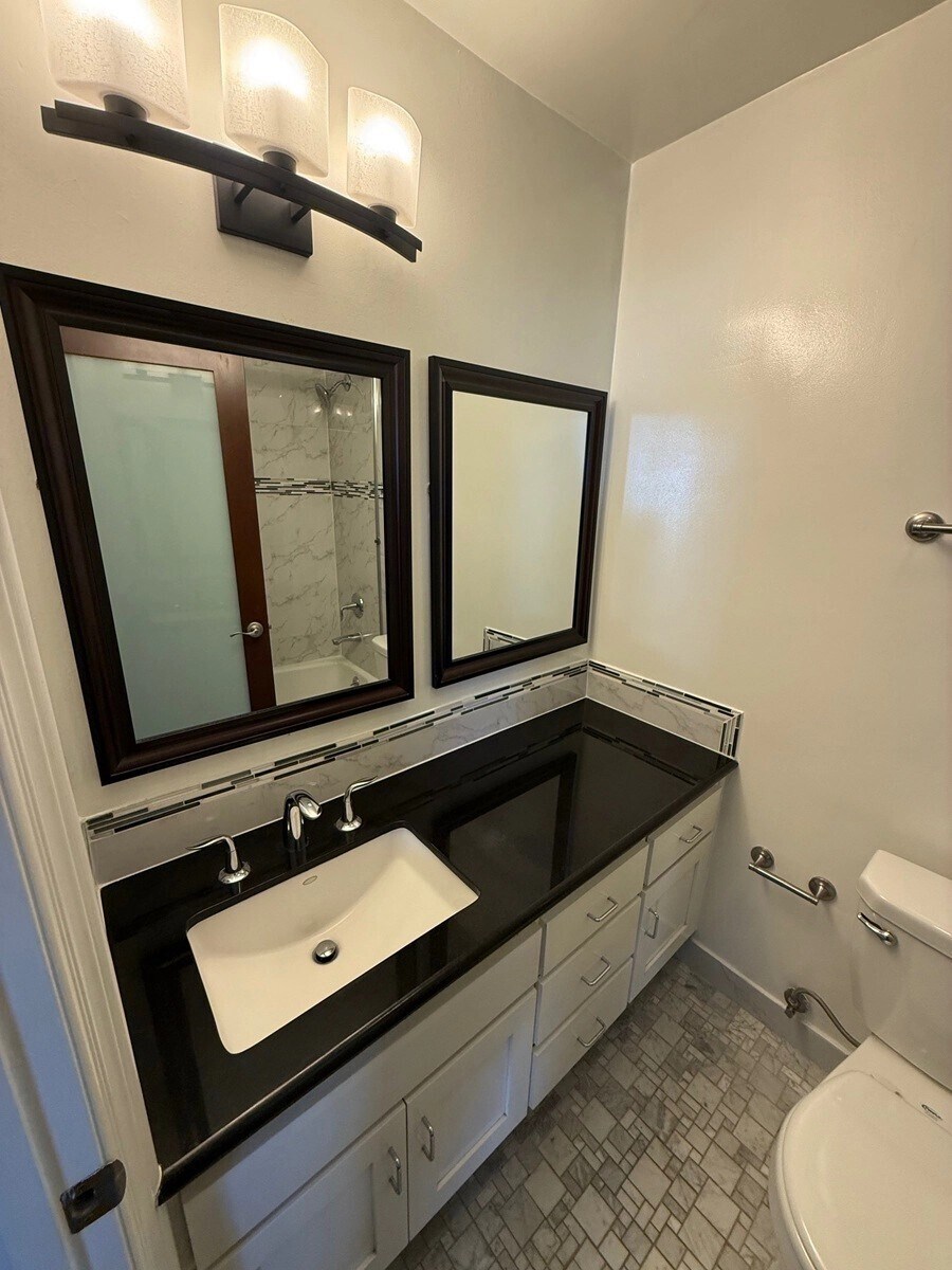 Building Photo - 11936 Darlington Ave