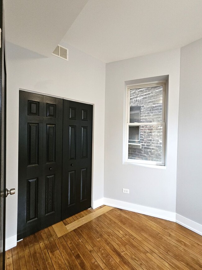 Building Photo - 3939 W Polk St
