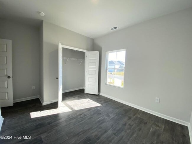 Building Photo - NEW PRICE REDUCTION!  LIKE NEW HOUSE!  DON'T MISS IT!