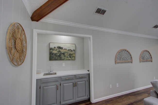 Building Photo - 3516 Skyline Blvd