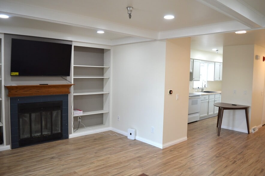 Building Photo - 328 N Allen St