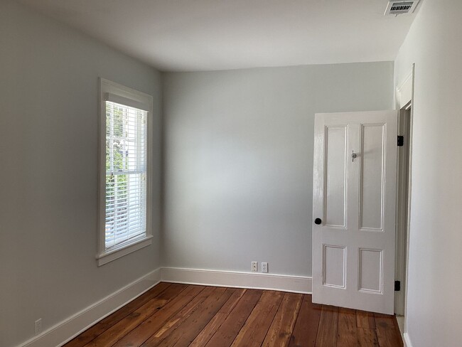 Building Photo - Move in Ready Duplex Close to Forsyth Park